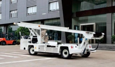 Self-Propelled Conveyor Belt Loader