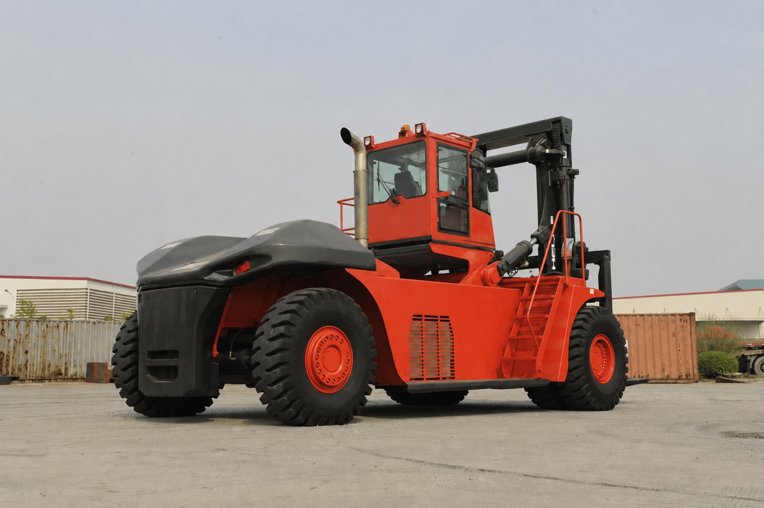 Heavy Duty Diesel Forklifts for Ports and Steel Yards