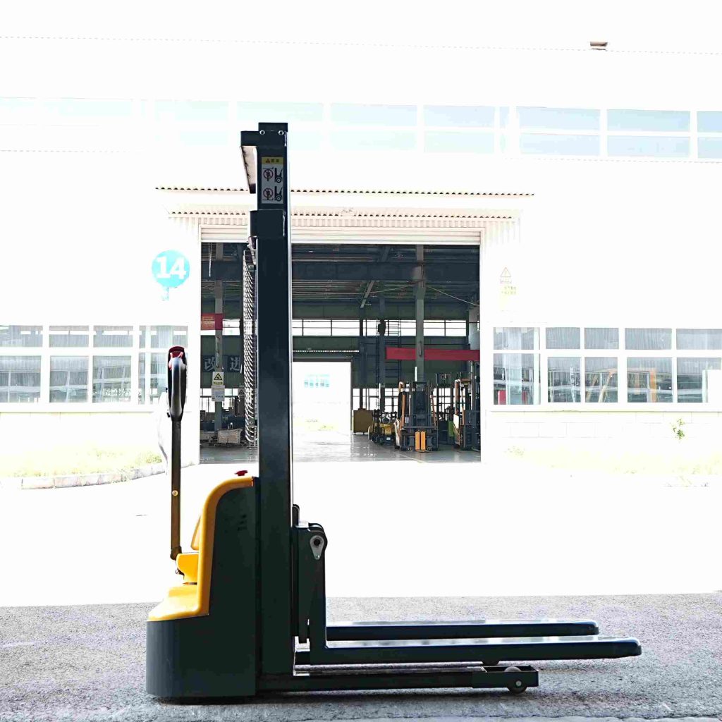 Side view of the electric stacker