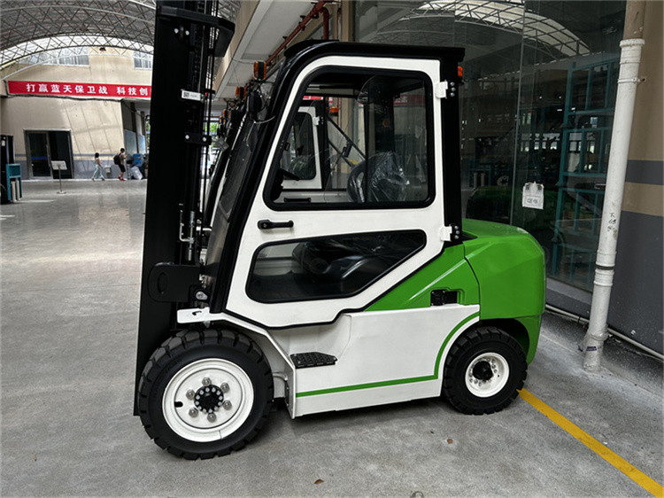 Forklift Load Center: Know Your Safe Capacity插图2 3ton green high voltage lithium battery electric forklift