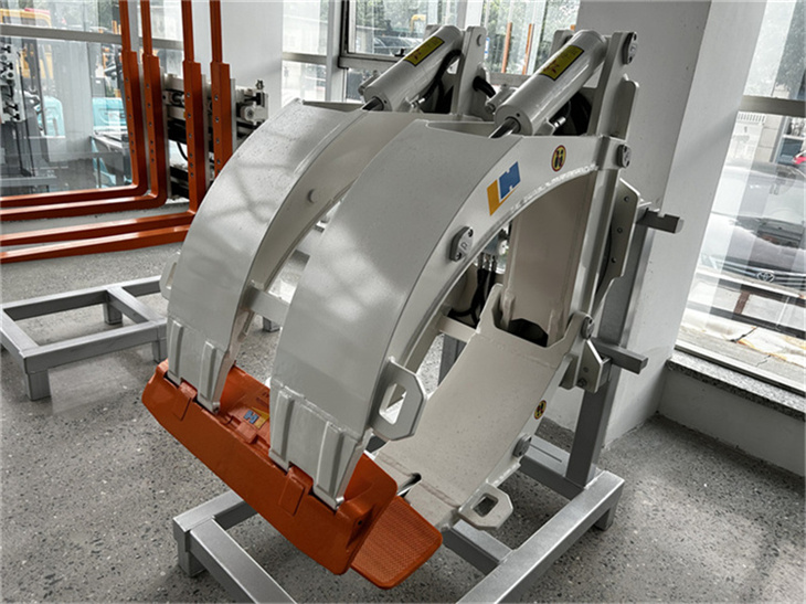 How to Choose the Right Forklift Paper Roll Clamp for Different Paper Roll Sizes插图1 Paper roll clamp right side