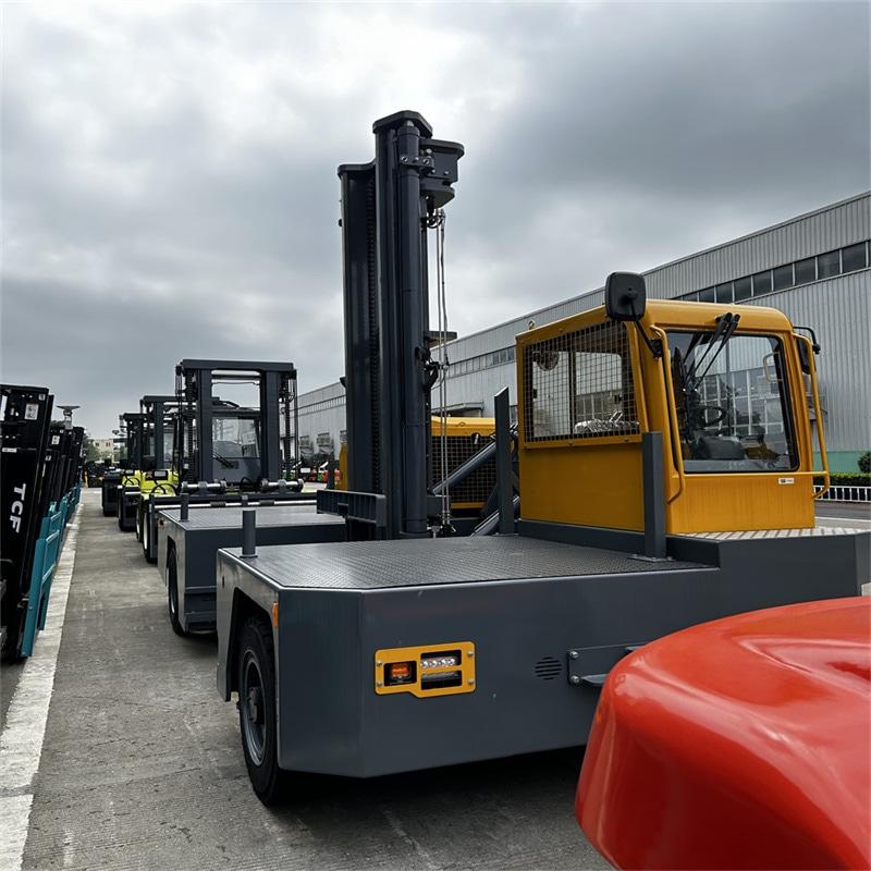 How to Choose Side Loader Forklift Capacity for Pipes and Steel Sections 插图1 10ton diesel side loader forklift