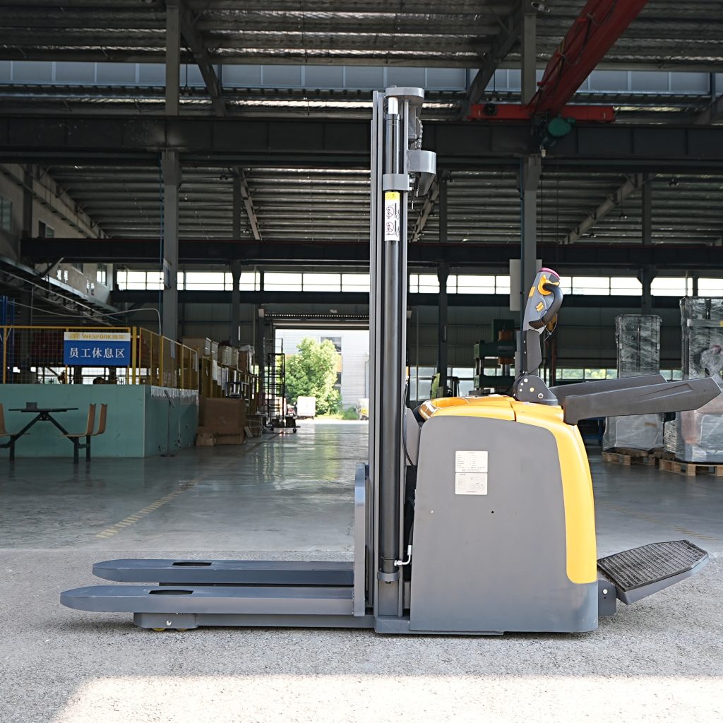 Heavy-duty standing-type Stacker - jinchengyu