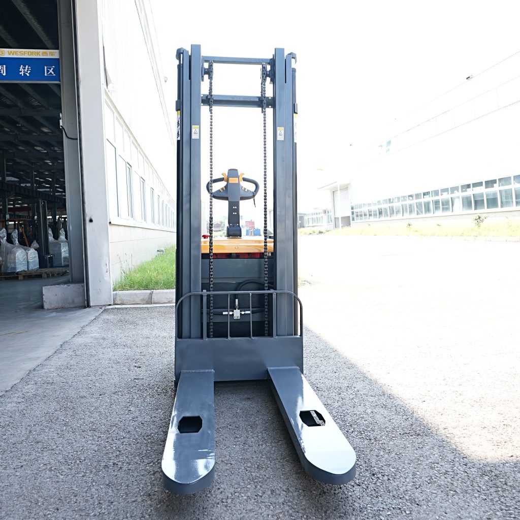 Heavy-duty standing-type Stacker - jinchengyu