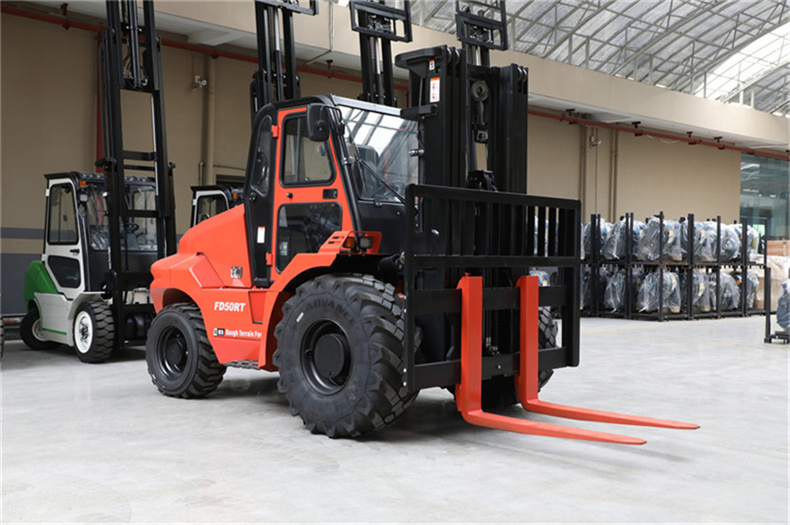 Rough Terrain Forklift vs. Telehandler Which One is Right for Your Project