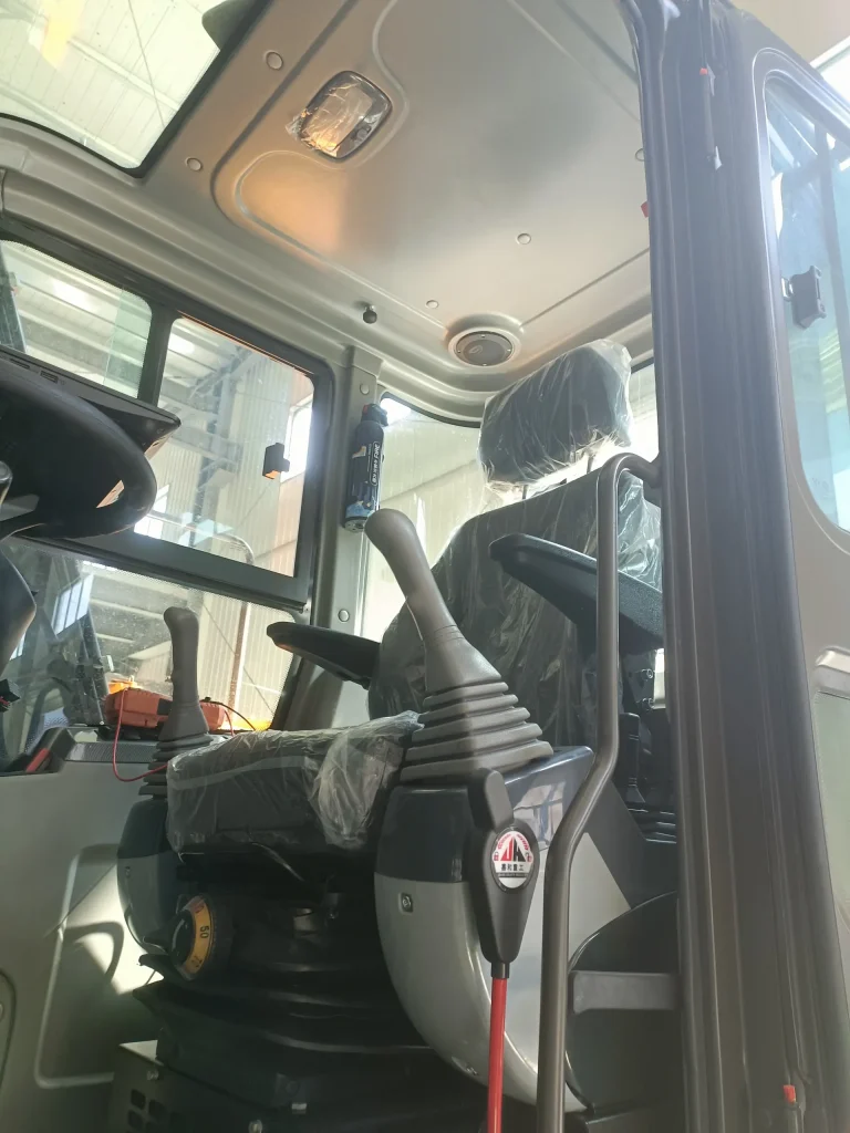 jh-9120-wheel-excavator-cockpit
