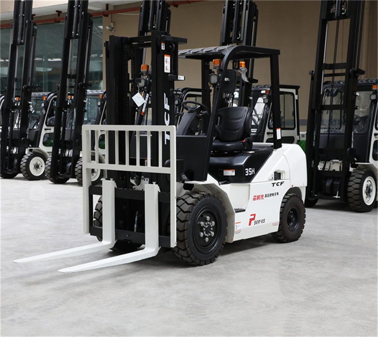 Electric vs Diesel Forklifts: Which Costs Less?插图1 3ton 3.5ton white high voltage lithium battery electric forklift